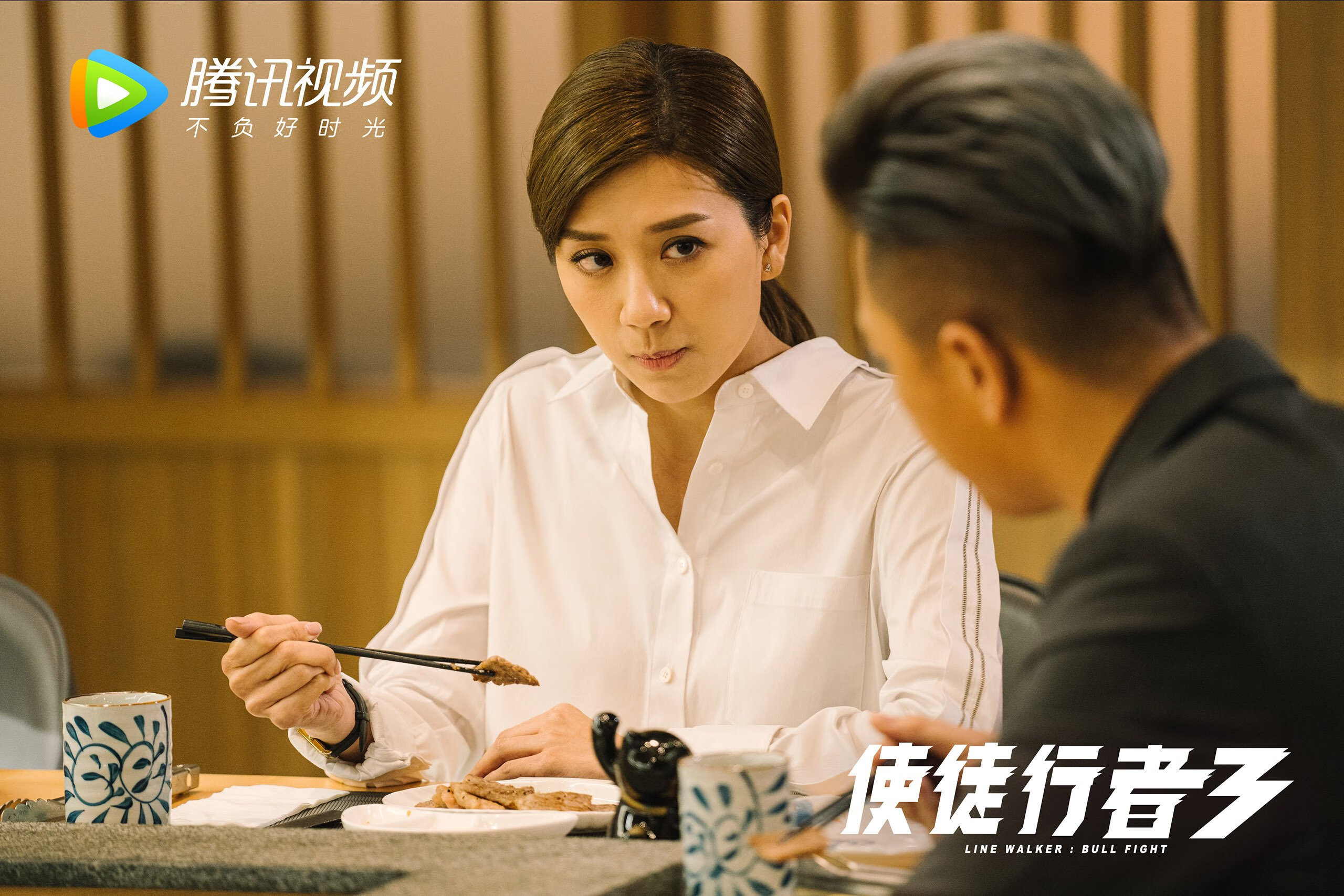 九游app下载中心-“山谷穿梭：天然险境中的极速较量”，山谷探险