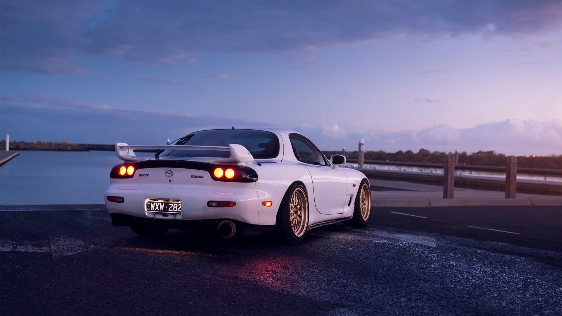 国家队主教练召开发布会回应备战情况与球员伤情进展,国家队主教练名单